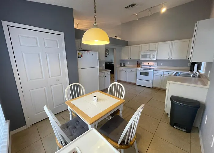 3 Bedroom Villa With Poolside Cinema And Games Room Close To Theme Parks Sleeps 6 Plus 2